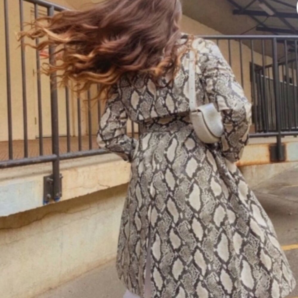 Choosy Elizabeth Faux Snakeskin Trench Coat Lined Belted Women's Size S Garment